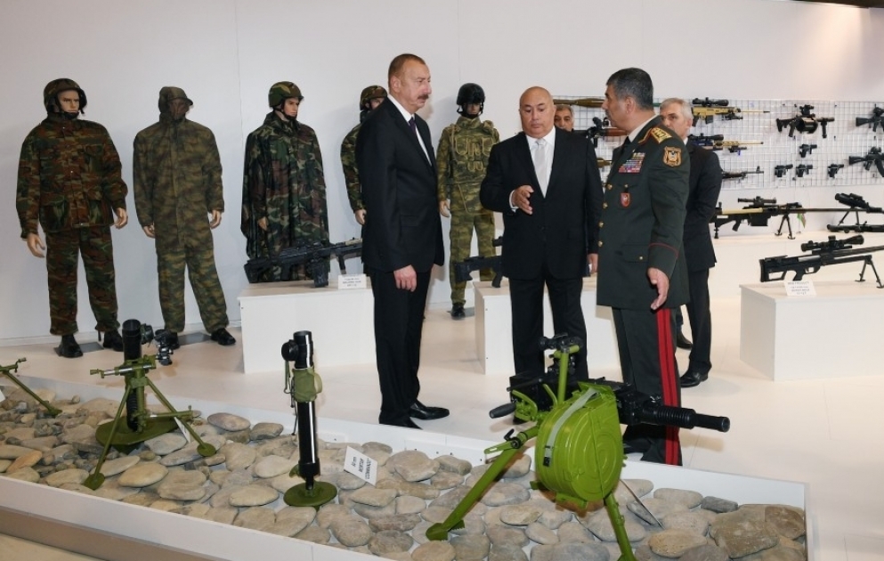 Staatspräsident Ilham Aliyev besucht Aserbaidschanische Internationale Verteidigungsausstellung "ADEX 2018" VIDEO