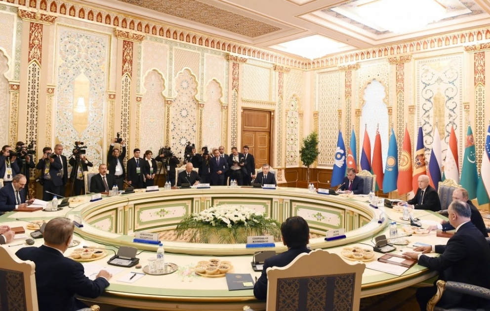 Sitzung des Staatschefsrates der GUS-Staaten in Duschanbe im engen Kreis Präsident Ilham Aliyev nimmt an Sitzung teil VIDEO