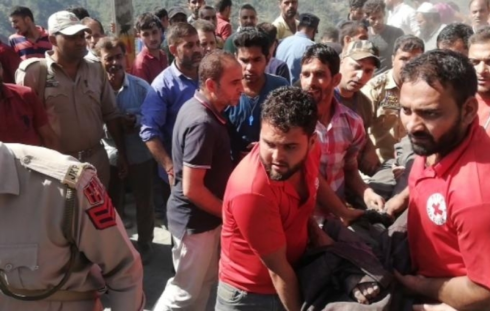 Hindistanda avtobus qəzası: azı 15 nəfər ölüb, 17 nəfər yaralanıb VİDEO
