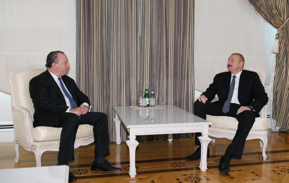 Le président Ilham Aliyev reçoit le président de la Fondation américaine pour la compréhension ethnique VIDEO
