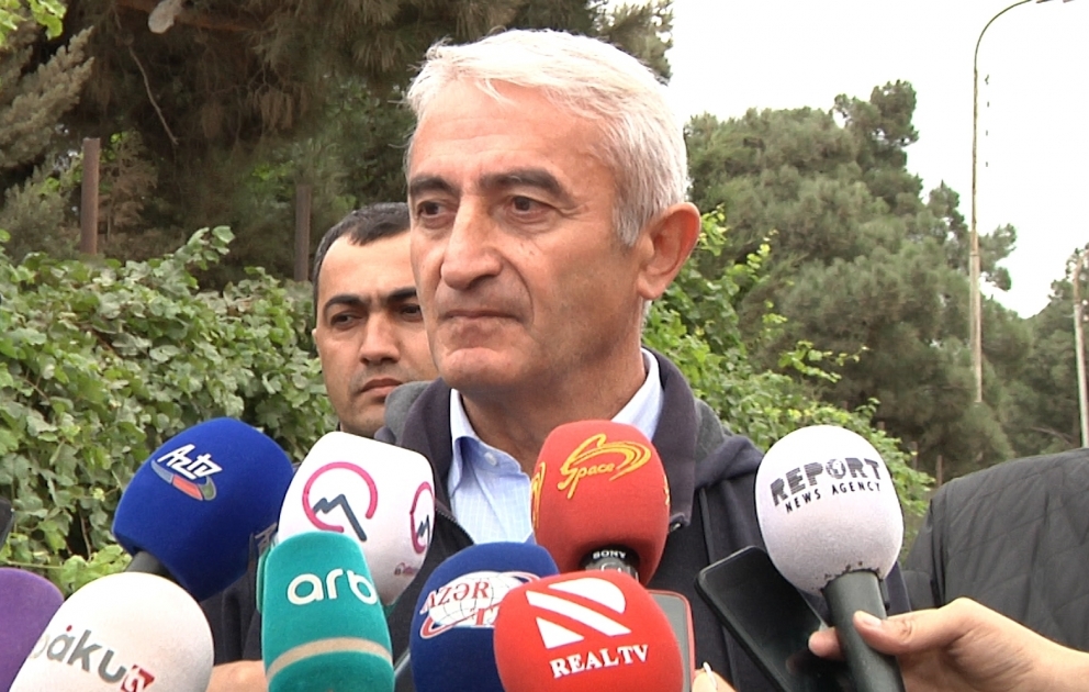 Badamdar şosesində baş verən sürüşmə ilə bağlı brifinq keçirilib VİDEO