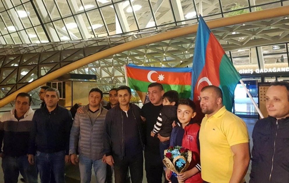 Dünya çempionatında uğurla çıxış edən veteran pauerliftinqçilərimiz Vətənə qayıdıblar VİDEO