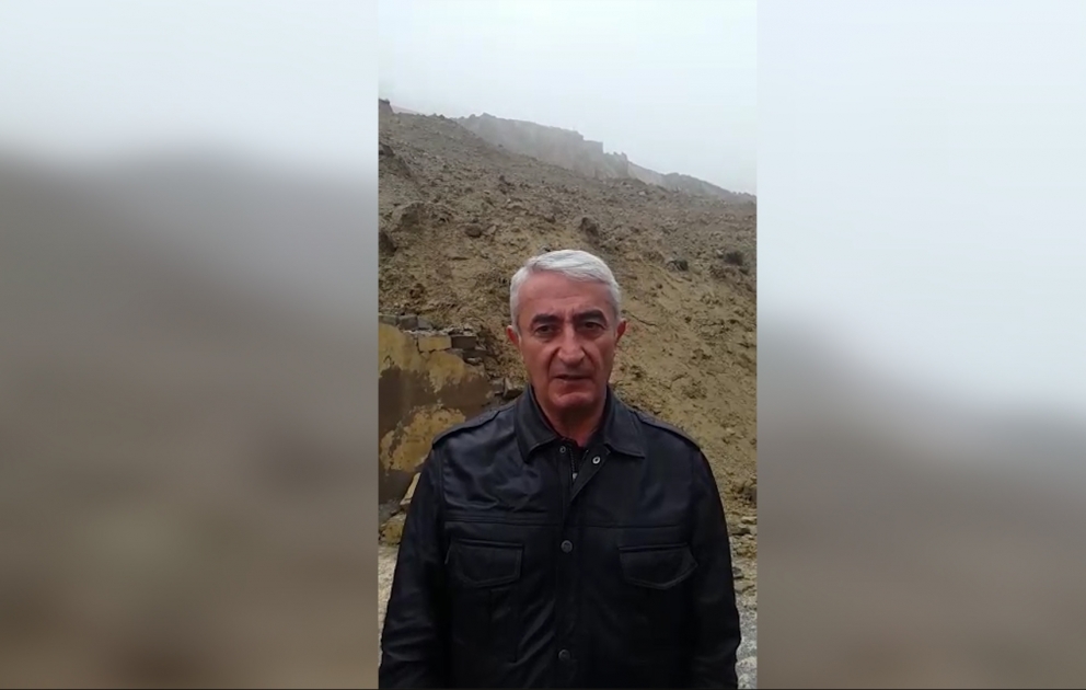 Yağan yağış sürüşmə sahəsində asılı qalmış torpaq qatında kütlənin ağırlaşmasına səbəb olub VİDEO