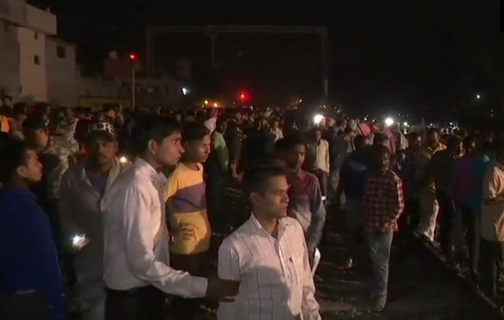 Hindistanda qatar izdihama çırpılıb, azı 30 nəfər ölüb VİDEO