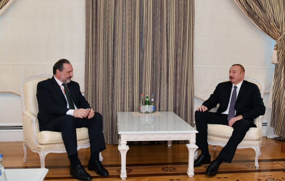 Staatspräsident Ilham Aliyev empfängt den Präsidenten des uruguayischen Abgeordnetenhauses Jorge Gandini VIDEO