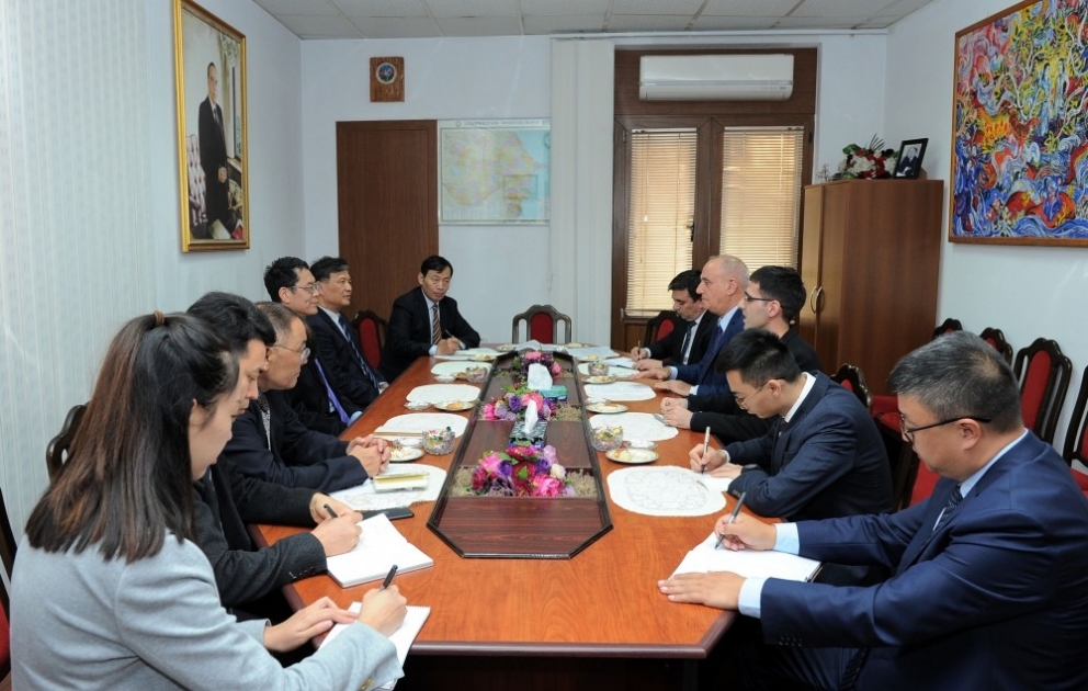Chinesische Delegation zu Besuch in AZERTAC VIDEO