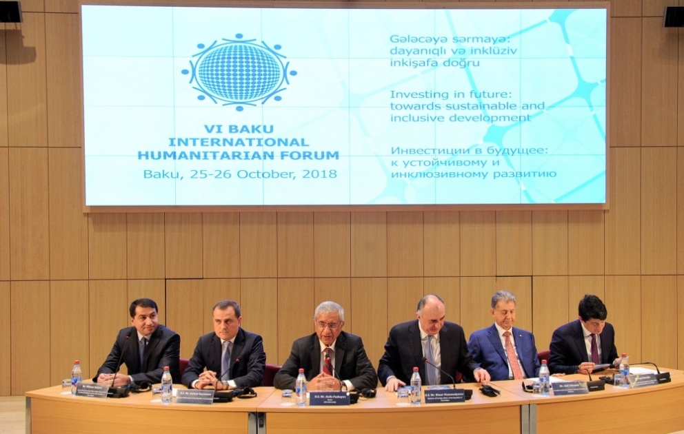 Internationales humanitäres Forum in Baku: Erstes Treffen von Absolventen aserbaidschanischer Hochschulen VIDEO