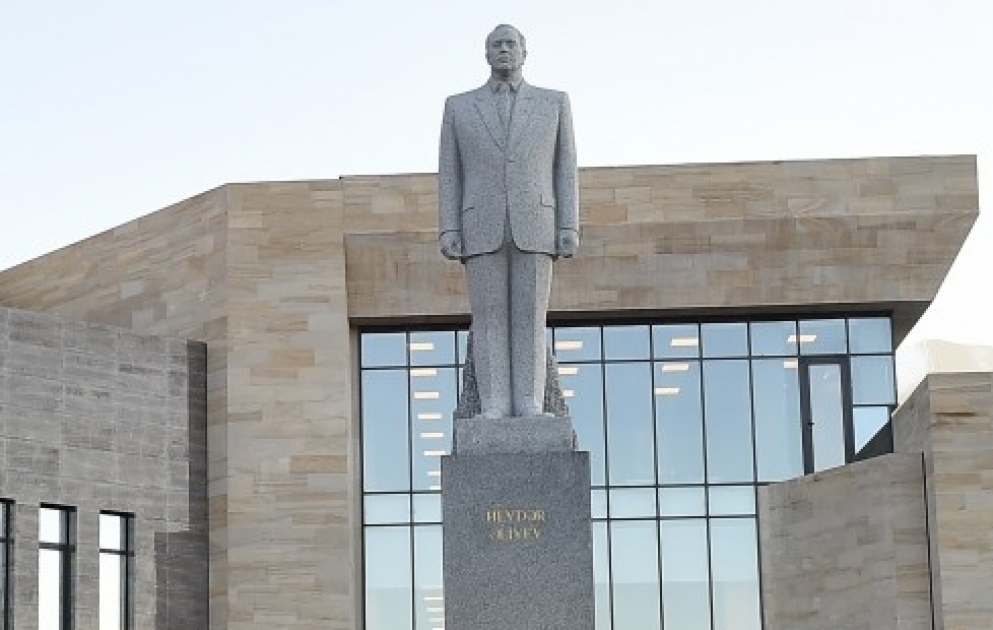 Präsident Ilham Aliyev in Scheki VIDEO