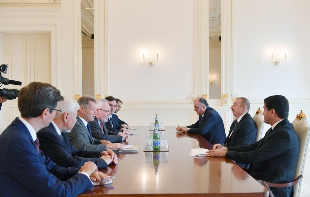 Staatspräsident Ilham Aliyev empfängt Ko-Vorsitzenden der OSZE Minsk-Gruppe VIDEO