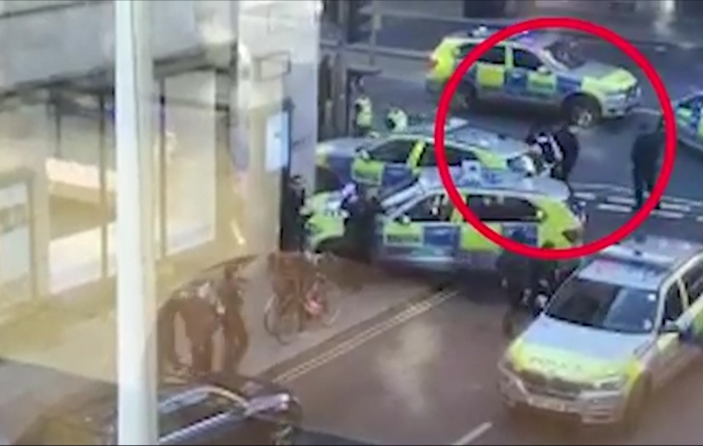 Naməlum şəxs “Sony” şirkətinin Londondakı ofisində iki nəfəri bıçaqla yaralayıb VİDEO