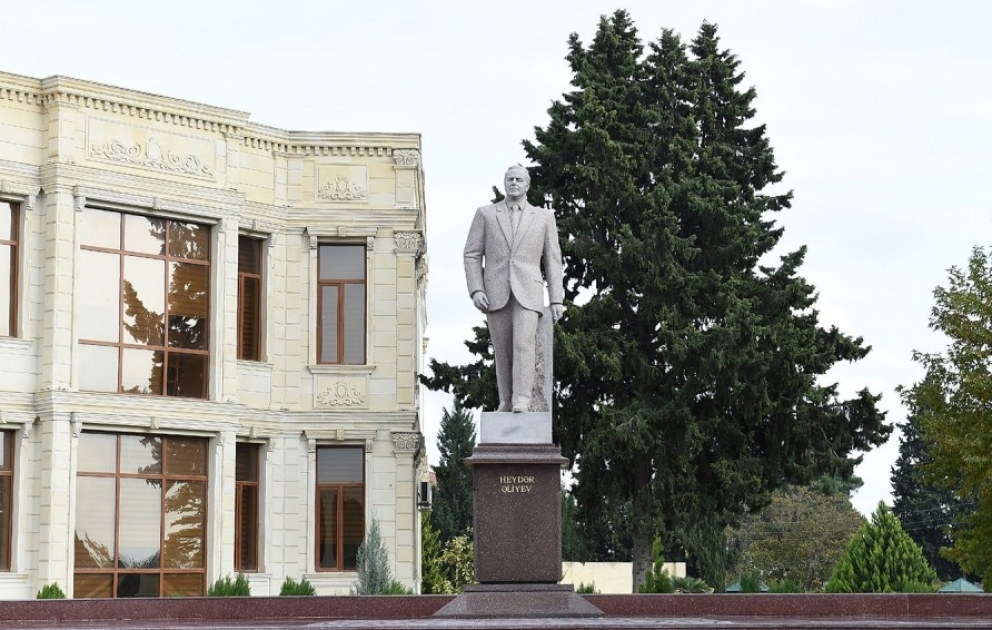 Präsident Ilham Aliyev zu Besuch im Bezirk Agdam eingetroffen VIDEO