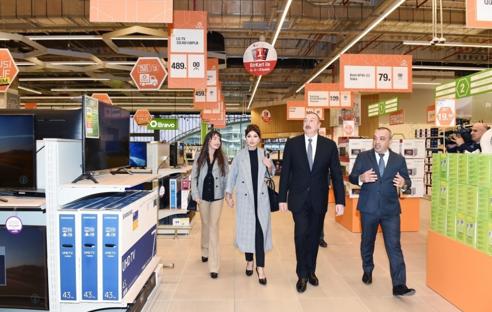 Prezident İlham Əliyev “Bravo” marketlər şəbəkəsinin yeni hipermarketinin açılışında iştirak edib YENİLƏNİB VİDEO