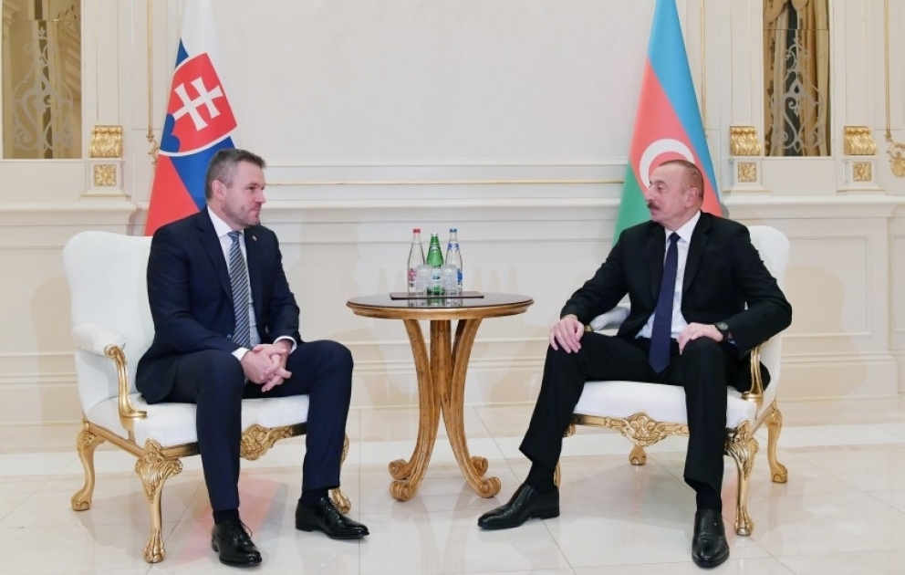 Präsident Ilham Aliyev trifft Ministerpräsident von Slowakei VIDEO