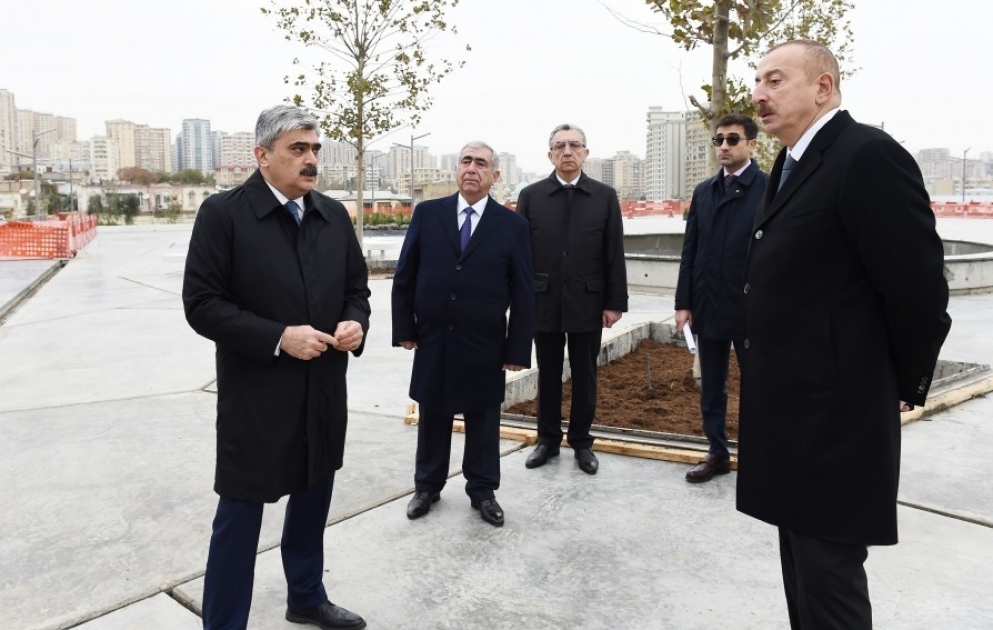 Staatspräsident Ilham Aliyev inspiziert Straßenbauarbeiten im Yasamal Rayon von Baku VIDEO