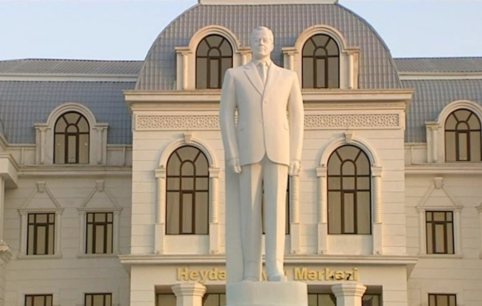 Präsident Ilham Aliyev zu Besuch in Sumgayit VIDEO