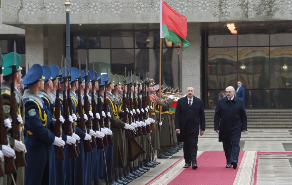 Offizieller Empfang von Aserbaidschans Präsident Ilham Aliyev in Minsk VIDEO