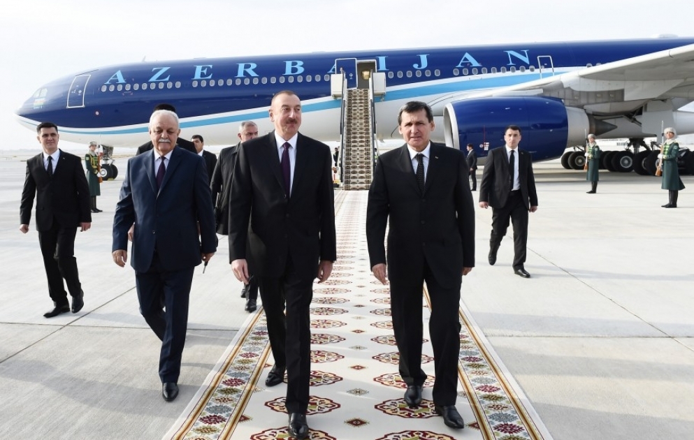 Aserbaidschans Präsident Ilham Aliyev zu Staatsbesuch in Turkmenistan eingetroffen VIDEO