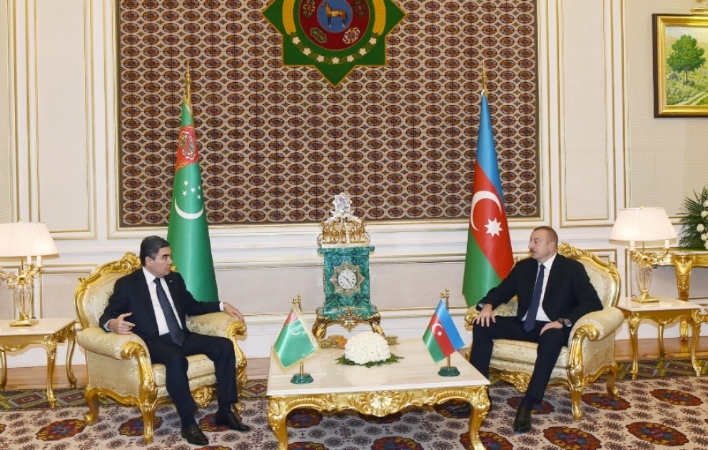 Entretien en tête-à-tête des présidents azerbaïdjanais et turkmène VIDEO