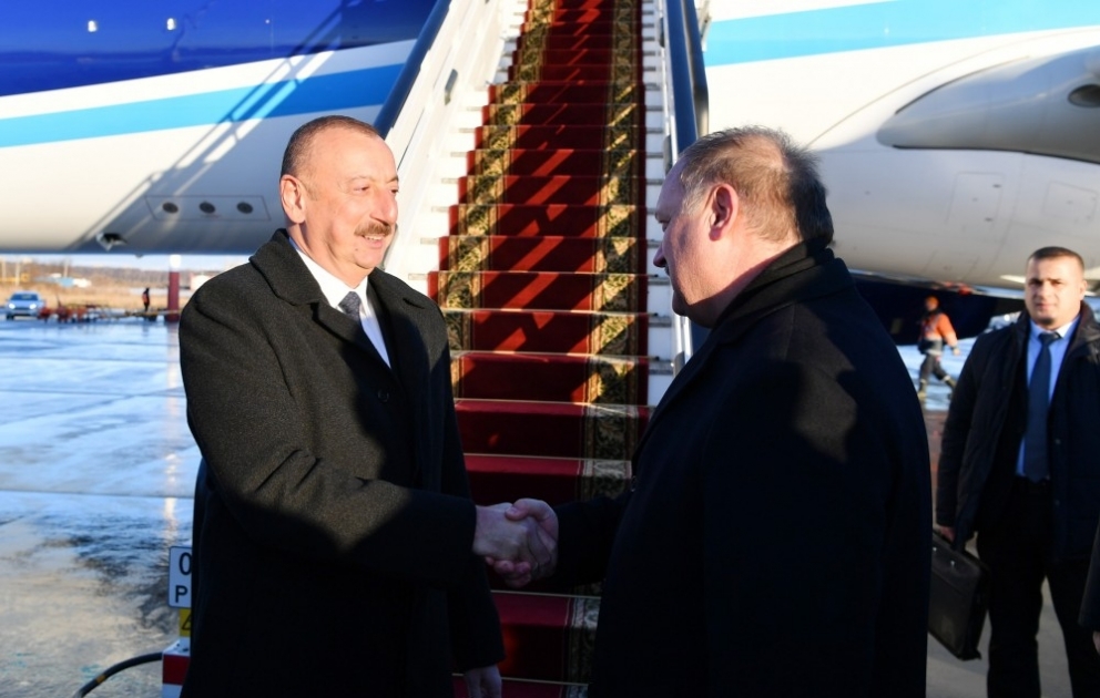 Aserbaidschans Präsident Ilham Aliyev zu Arbeitsbesuch in Russland eingetroffen VIDEO