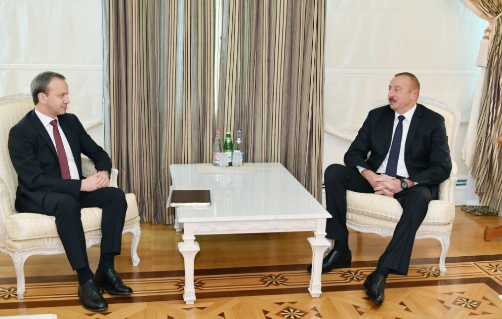 Präsident Ilham Aliyev empfängt Delegation um FIDE-Präsident VIDEO