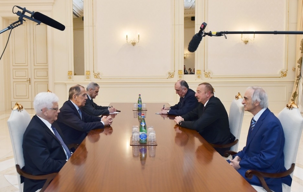 Staatspräsident Ilham Aliyev empfängt Russlands Außenminister VIDEO