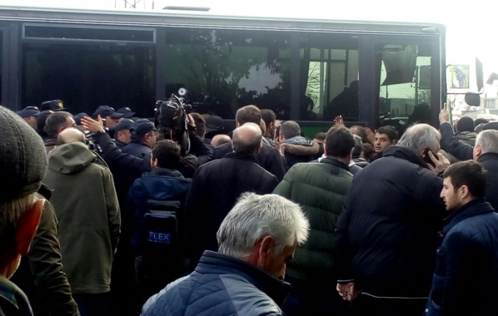 Gürcüstanda müxalifətlə polis arasında qarşıdurma olub VİDEO