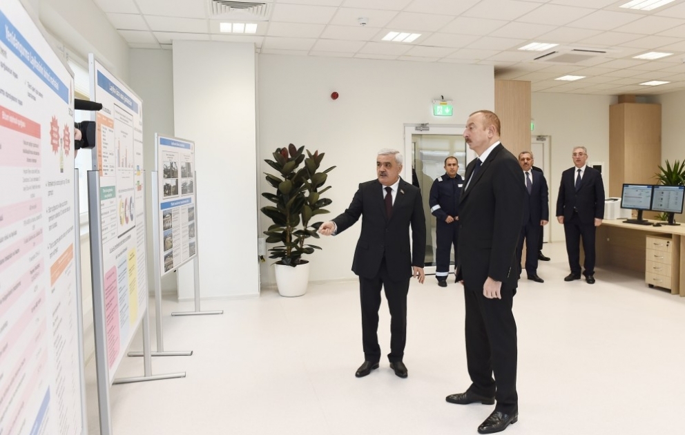 Präsident Ilham Aliyev weiht Bitumen-Produktionsanlage und LNG-Terminal ein VIDEO