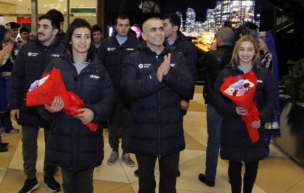 Londonda keçirilən Olimpiya Beynəlxalq Atçılıq Şousunda iştirak edən Azərbaycan nümayəndə heyəti Vətənə qayıdıb VİDEO