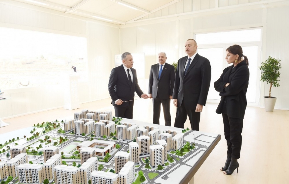 Präsident Ilham Aliyev weiht Wohnkomplex im Yasamal Stadtbezirk ein VIDEO