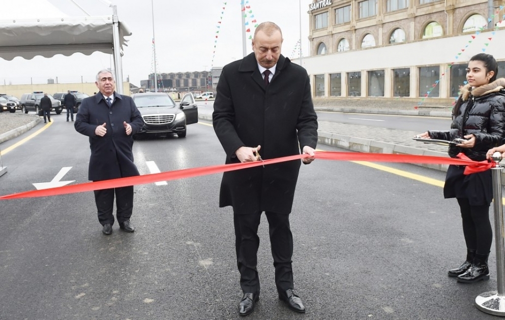 Präsident Ilham Aliyev weiht Automobilstraße Balakhani-Binagadi ein VIDEO