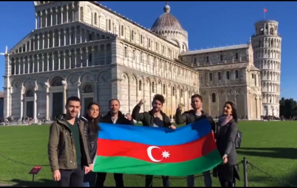 İtaliyada Dünya Azərbaycanlılarının Həmrəylik Günü münasibətilə təbrik kampaniyası təşkil edilib VİDEO