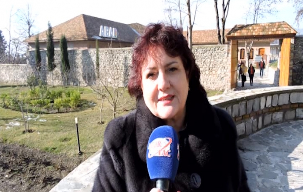 Qazaxıstanlı turist: Azərbaycanda özümüzü evimizdəki kimi hiss edirik VİDEO