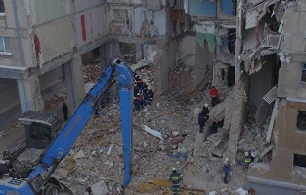 Maqnitoqorskdakı yaşayış binasında baş vermiş partlayışdan sonra 400-dən çox insan evsiz qalıb VİDEO