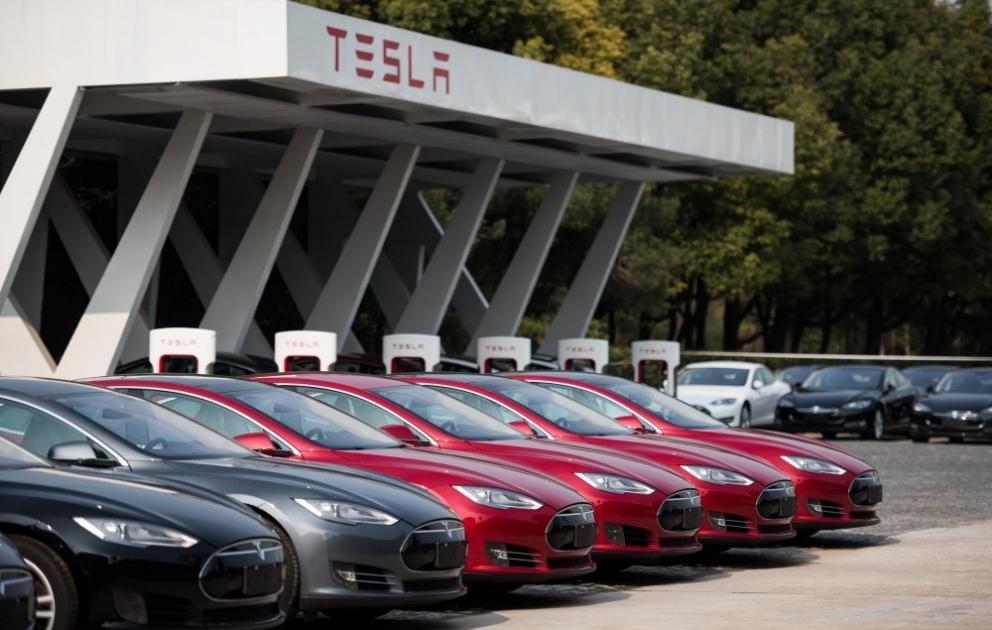 “Tesla”nın Şanxaydakı zavodunun təməli qoyulub VİDEO