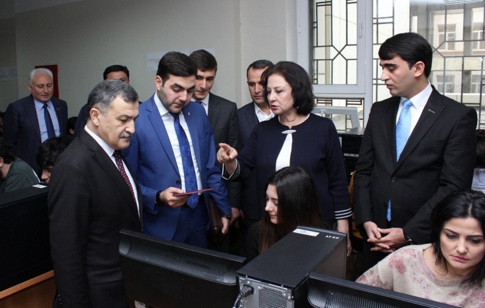 Media nümayəndələri AzMİU-da imtahanların gedişini izləyiblər VİDEO