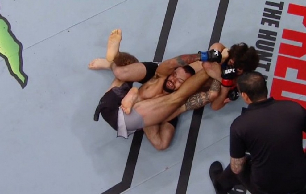 Болевой прием бойца Магомедшарипова признан лучшим в UFC по итогам 2018 года ВИДЕО