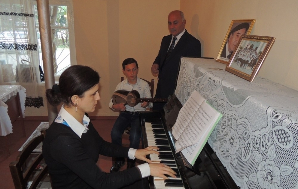 Azərbaycanda ilk kənd uşaq musiqi məktəbinin yaranmasından 50 il ötür VİDEO