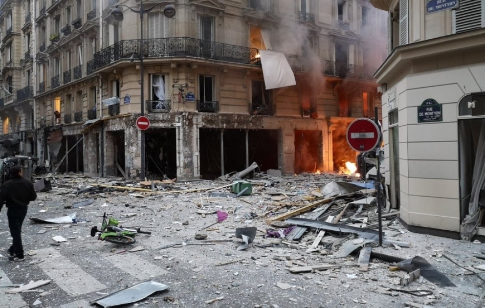 Paris : forte explosion dans une boulangerie VIDEO