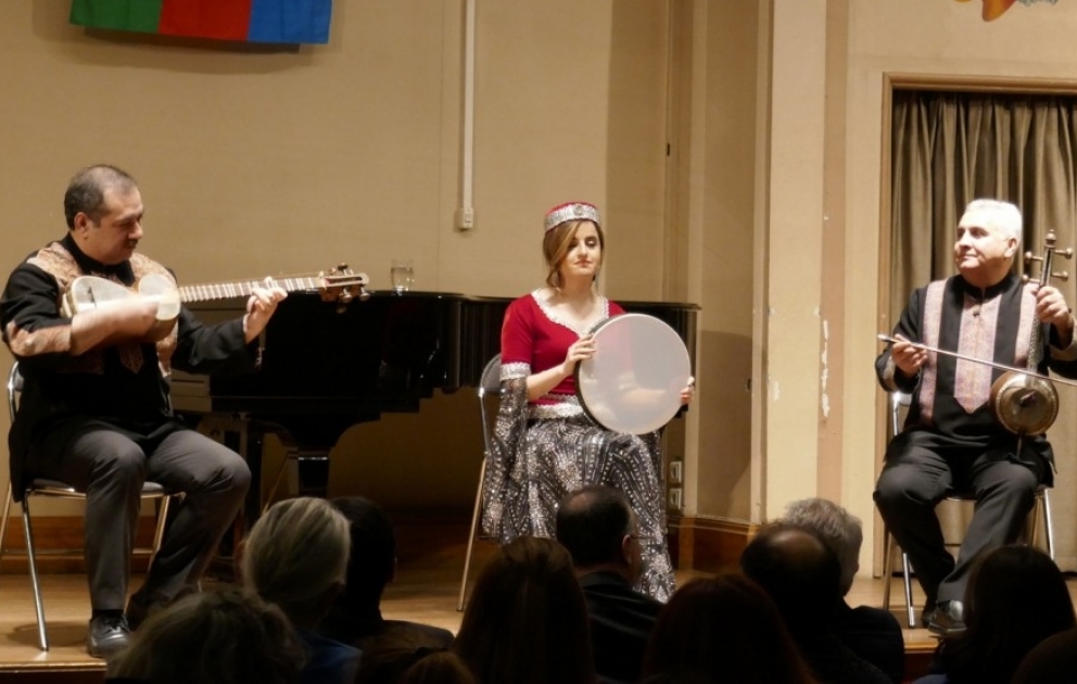 Lionda Azərbaycanda qadınlara səsvermə hüququnun verilməsinin 100 illiyi münasibətilə konsert keçirilib VİDEO