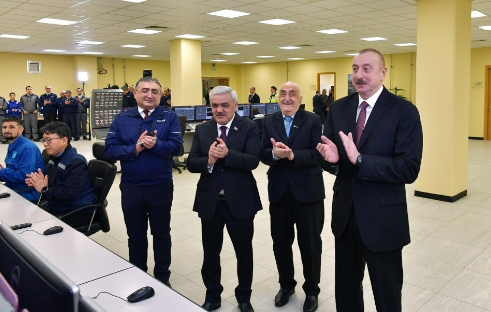Präsident Ilham Aliyev nimmt an Eröffnung des SOCAR- Karbamid-Werkes in Sumgayit teil VIDEO