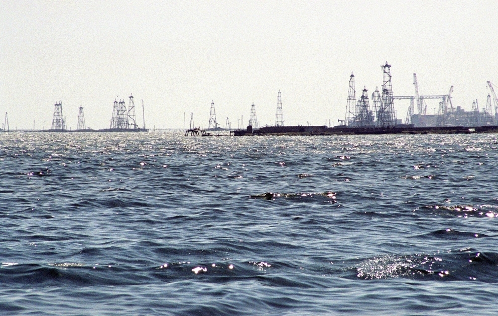SOCAR: Hava şəraitinin kəskinləşməsi ilə əlaqədar 2500-dək neftçi təxliyə olunub VİDEO