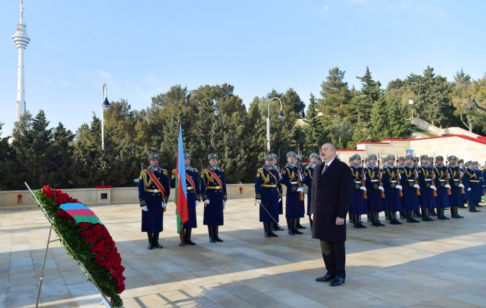 Le président Ilham Aliyev rend hommage à la mémoire des martyrs du 20 Janvier VIDEO