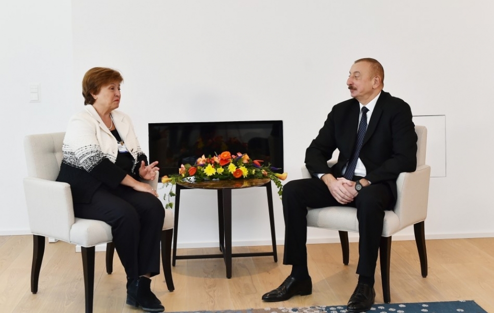 Prezident İlham Əliyev Dünya Bankının baş icraçı direktoru ilə görüşüb YENİLƏNİB VİDEO