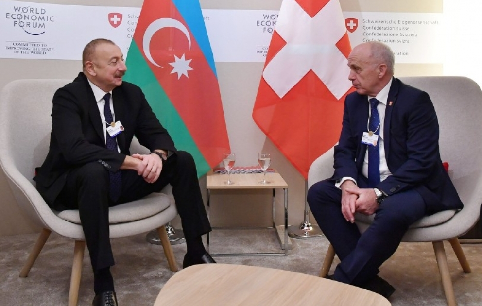 Davos : entretien du président azerbaïdjanais Ilham Aliyev avec le président de la Confédération suisse Ueli Maurer VIDEO