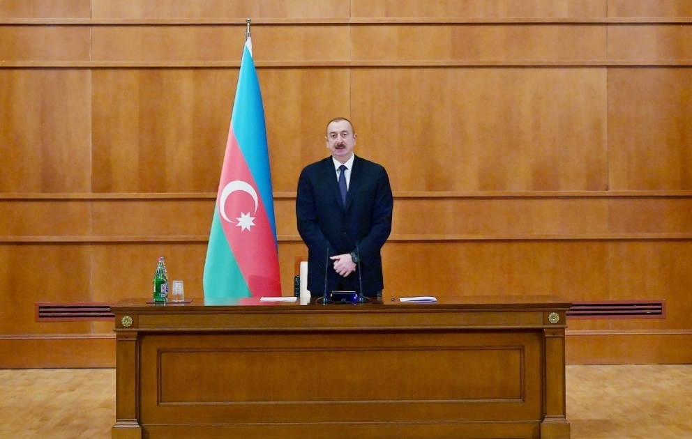 Präsident Ilham Aliyev trifft sich mit Märtyrerfamilien VIDEO