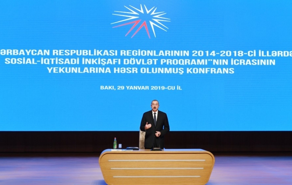 Konferenz gewidmet den Ergebnissen der Umsetzung des Staatlichen Programms für sozialökonomische Entwicklung von Regionen in den Jahren 2014-2018 Präsident Ilham Aliyev nimmt an der Konferenz teil VIDEO