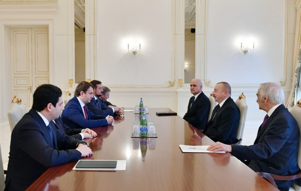 Aserbaidschans Präsident Ilham Aliyev empfängt russische Delegation VIDEO
