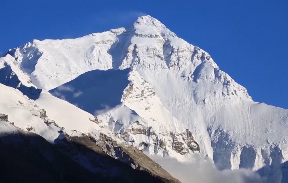 Çin Everest dağını turistlərə bağlı elan edib VİDEO