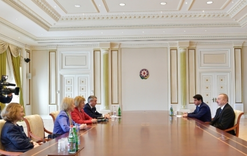 Staatspräsident Ilham Aliyev empfängt Handelsbeauftragte von britischer Premierministerin für Aserbaidschan VIDEO