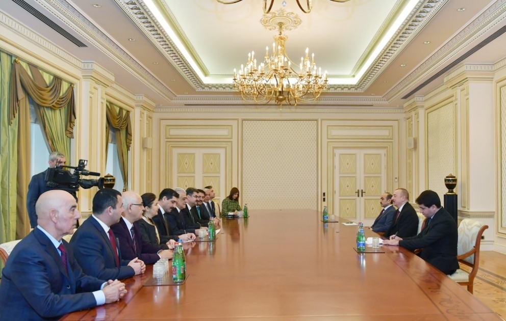 Präsident Ilham Aliyev empfängt türkische Parlamentsdelegation VIDEO